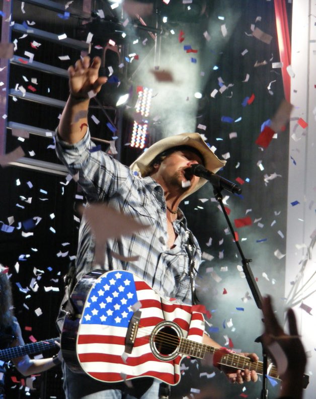 Firstclass1115's tweet image. 🥃🥃 to Toby Keith 🙏🏻🙏🏻🙏🏻❤️ #TobyKeith #countrymusic #RIP #music #favorite