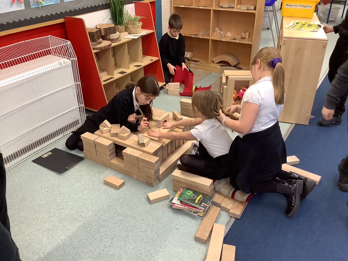 These girls designed and built a salon! 💅💆‍♀️💇‍♀️