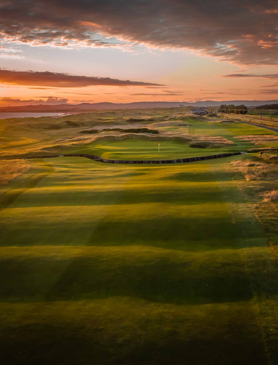 I am a golf course photographer and this is the lock screen on my phone.