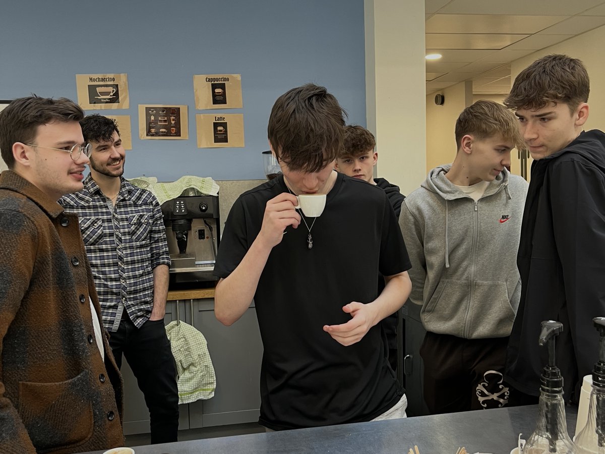 Elevating Elgin High School's Barista Pupils with Moray Coffee Week's maestros, exploring secrets and skills for crafting the perfect coffee! 🌟 Mastering the grind to latte art, Brogan and Cameron shared productivity hacks and cleanliness tips 🧼 A huge thank you to them! ☕🙌
