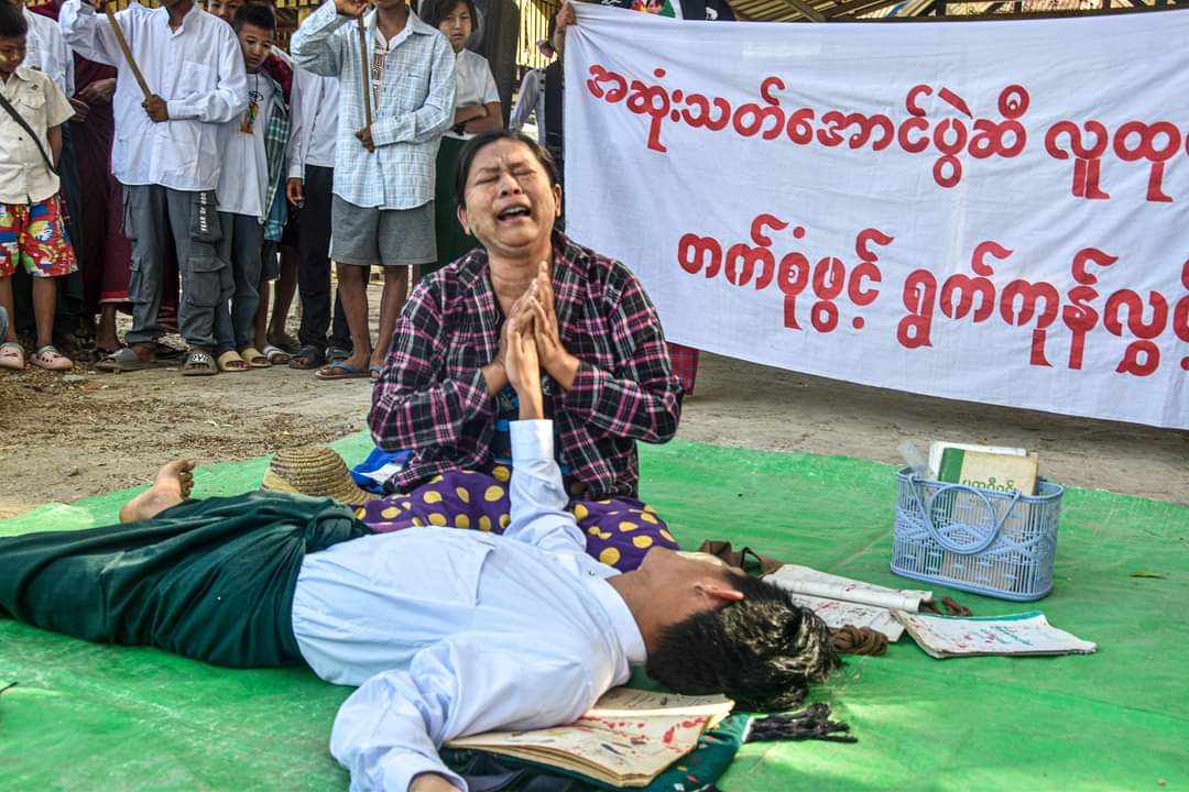 naingnaingaung's tweet photo. On Feb 1 in Sagaing Region, the Letpadaungtaung main strike column organized an anti-military dictatorship protest featuring various performances to mark three years under the military coup.
#SpringRevolution_3rdAnniversary
#2024Feb6Coup
#WhatsHappeningInMyanmar https://t.co/PMpKUqsrpk