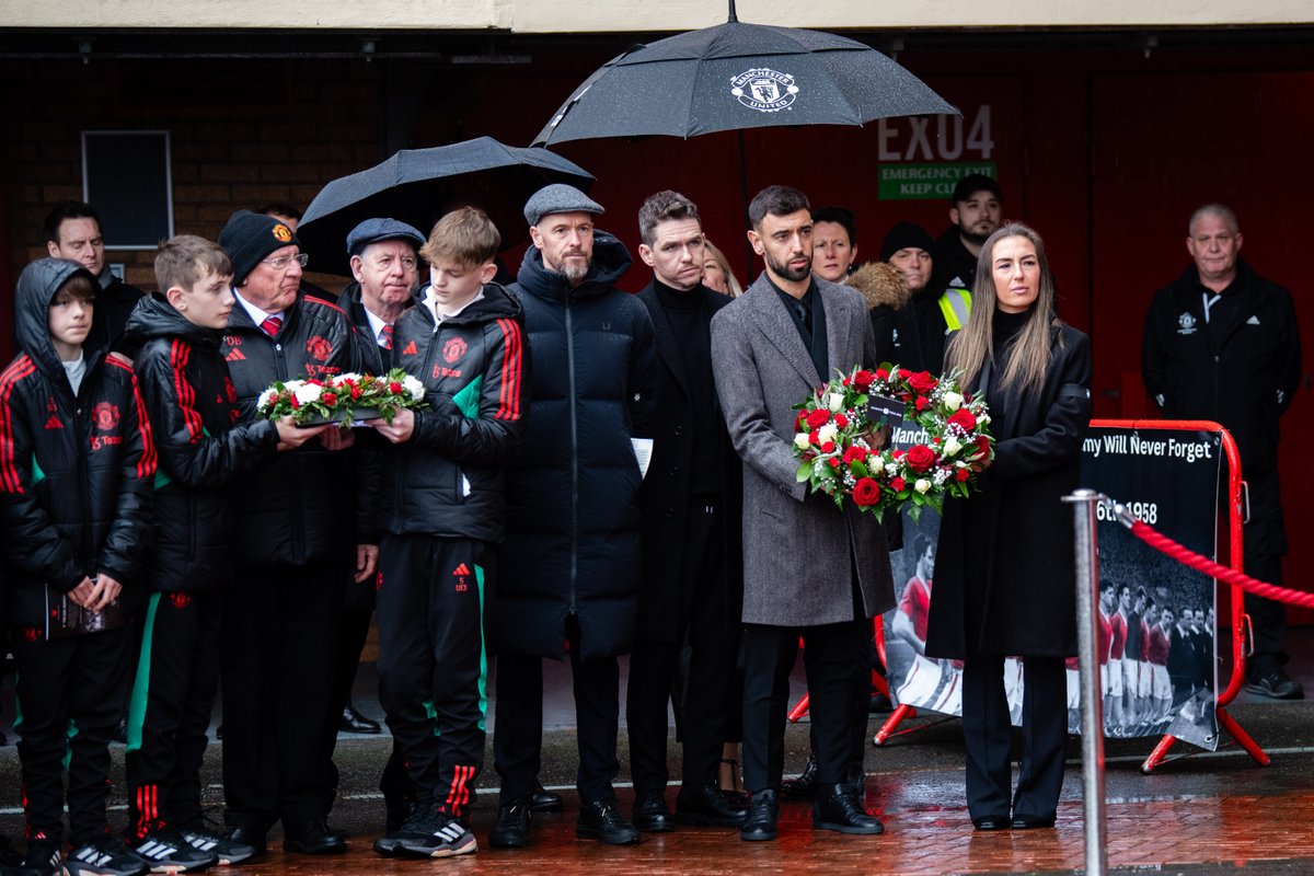 ManUtdWomen's tweet photo. They live on forever in our hearts and our minds ❤️

#FlowersOfManchester 🌹 https://t.co/ENkVwVjNAm