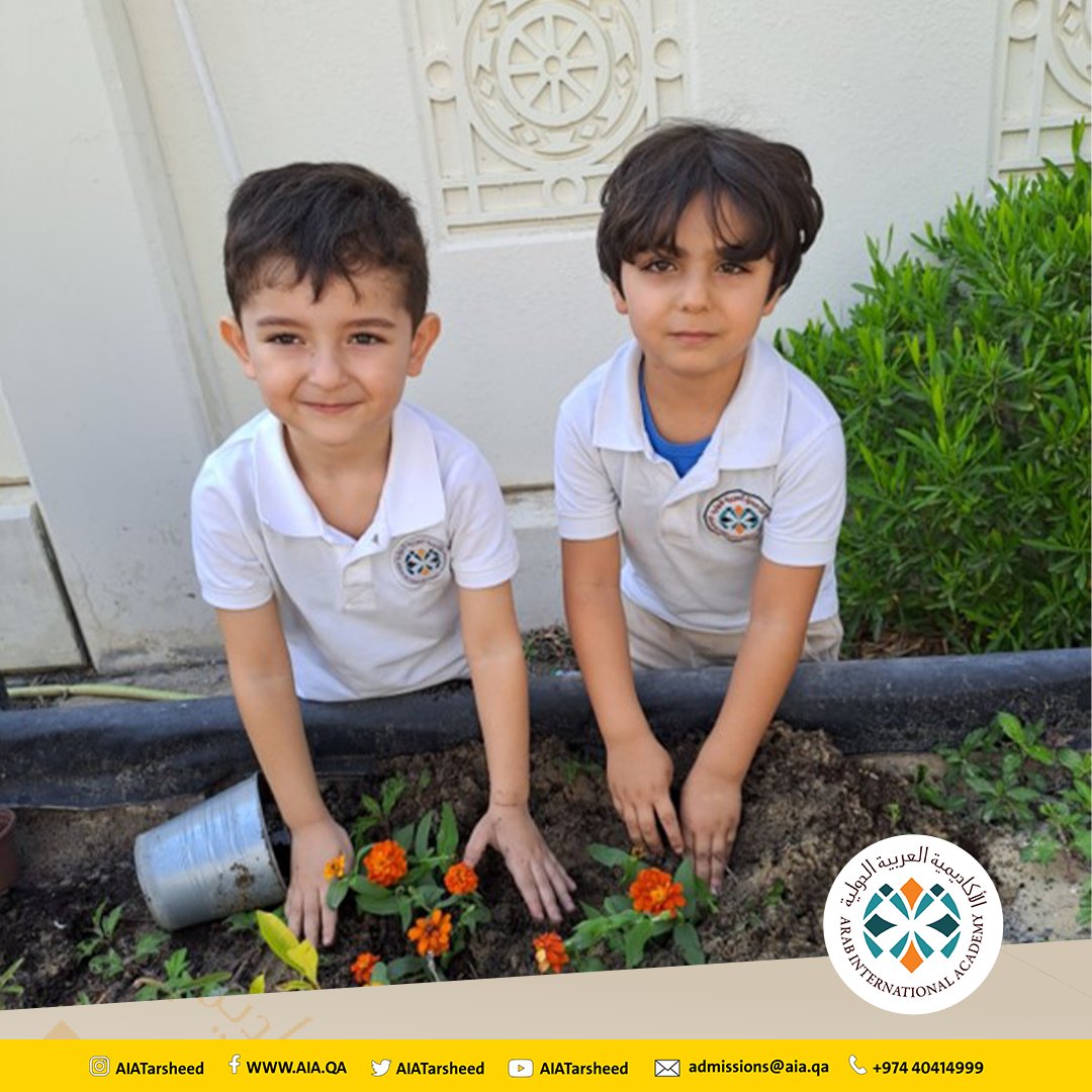 aiatarsheed's tweet image. بأيديهم الناعمة وقلوبهم الرقيقة، زرع أطفال صفّ الأسود الجَمال في مدرستهم، وزيّنوا باحات عِلمهم بألوان الحياة.

With their gentle hands and enthusiastic hearts, the students of the Lions class planted flowers in their school adding to its vibrancy.

  #StudentProjects  #AIA