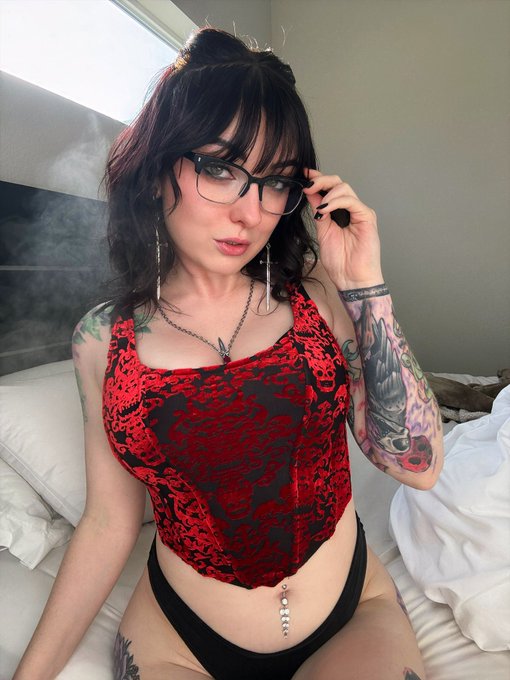 ❤️🖤 https://t.co/oSOCki5yFO