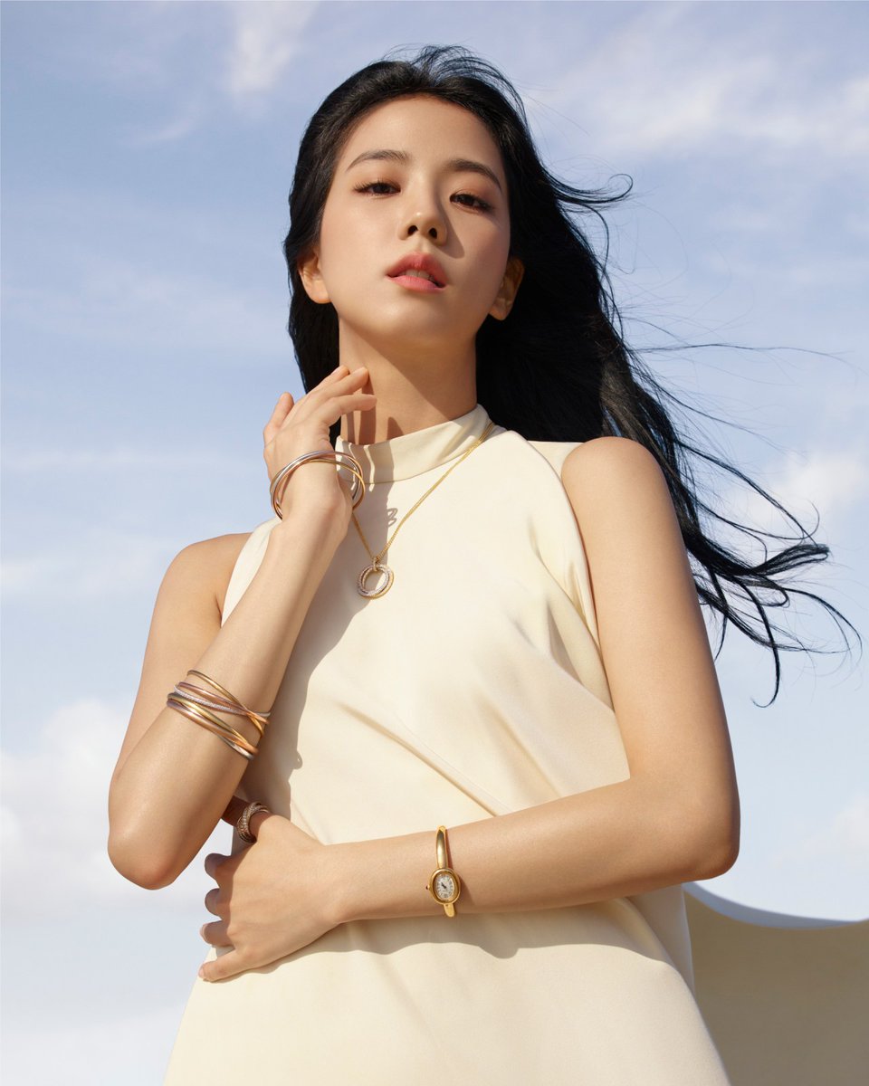 WORLDMUSICAWARD's tweet photo. #JISOO, the Global Ambassador for #Cartier,  tells WWD why she was so happy to be part of the Cartier Trinity's campaign:
“I was truly honored to be part of the grand journey of the campaign, since the meaning of Trinity — love, friendship, fidelity — strongly attaches to what I value the most in life! " 👏👑🤍

#JISOOxCartier 
#CartierTrinity