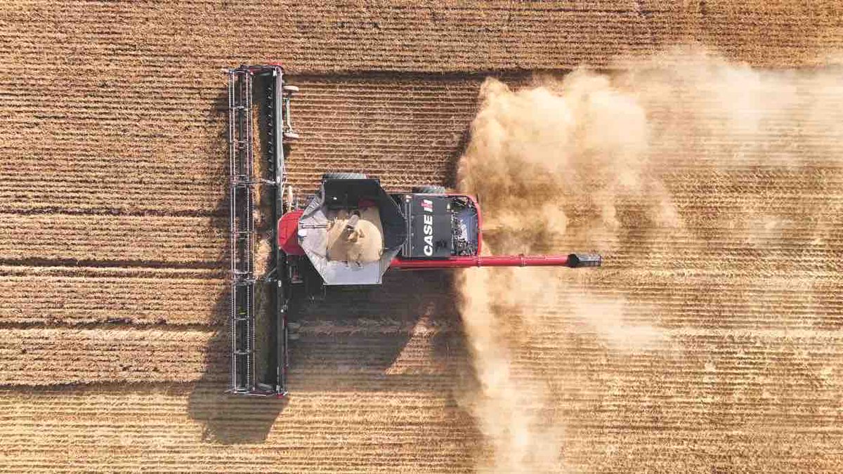 With 24% more power, a larger grain tank, and the first ever AFXL2 Dual Rotor Technology for 50% more separation to process high-yielding crops, we introduce to you the largest Case IH Combine (btw: 32% larger!)…

….the Case IH AF11! 💥