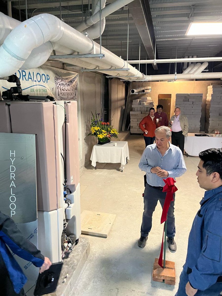 NLinMexico's tweet photo. La compañía 🇳🇱 @hydraloop creó un sistema inteligente que recolecta hasta el 85% del agua usada de tu hogar para reutilizarla 🚰🚿

Instalaron su primer sistema en la CDMX, y uno en la @udem 🇲🇽💧🏙️🏫

Celebramos estas iniciativas #sustentables neerlandesas en México 🎉

#NLenMX https://t.co/0VOnSwmUxQ