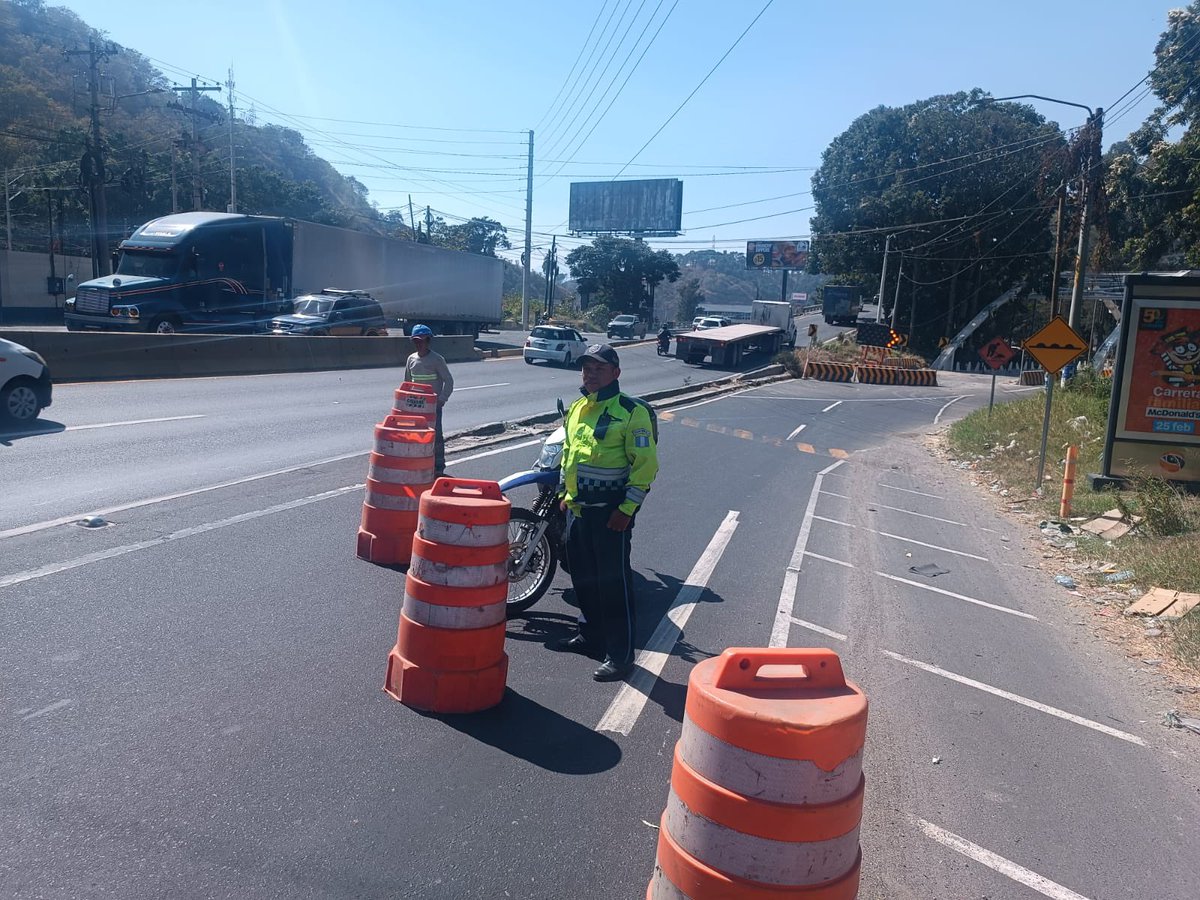 PMT_VILLANUEVA's tweet photo. #URGENTE #CierreVehicular en puente provisional km. 13 ingreso a San Cristóbal el cierre permanecerá dos horas aproximadamente, @PMT_VILLANUEVA realiza desvío en el #TraficoVN para los que se dirigen a San Cristóbal deben retornar en el puente Enrique Tejada. https://t.co/wRfck2p5LO