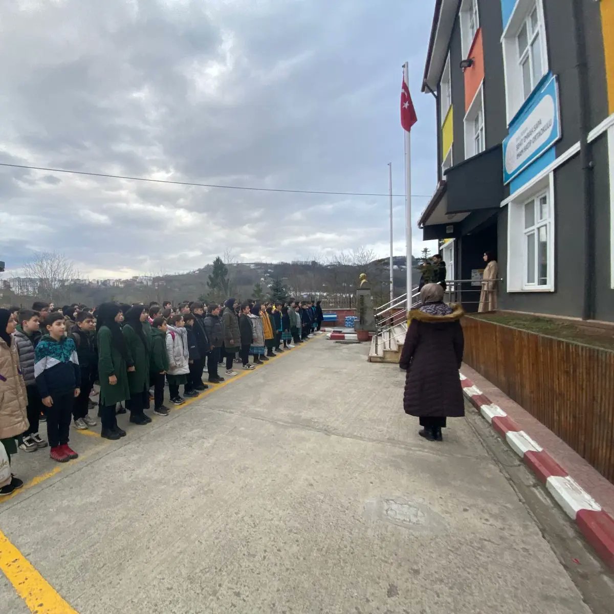 #asrınfelaketi Kahramanmaraş merkezli 11 ilimizi etkileyen depremlerin yıl dönümünde depremlerde hayatını kaybeden vatandaşlarımızı bir kez daha rahmetle anıyor ve tüm yakınlarına sonsuz sabır diliyoruz. <a href="/Ordu_MEM/">Ordu İl Millî Eğitim Müdürlüğü</a> <a href="/korganmem/">Korgan İlçe Milli Eğitim Müdürlüğü</a> <a href="/MurtazaAlan/">Murtaza ALAN 🇹🇷</a>  #6subatDepremi 
#UNUTMADIK