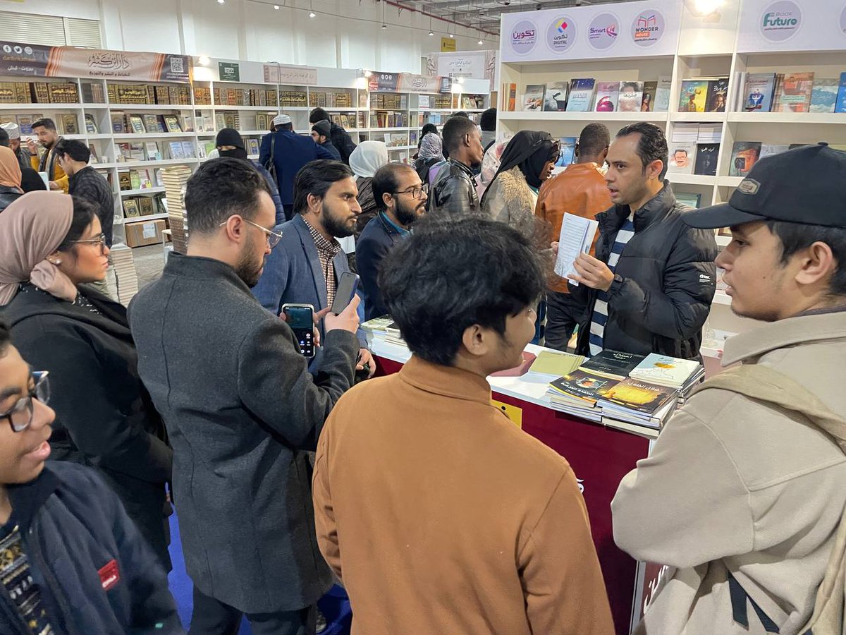 wrafeq1's tweet photo. #معرض_القاهرة_الدولي_للكتاب_2024 سعدت بتدشين كتابي #سيرة_طيبة بجزئيه 1-2 في جناح @tkweenbook1 وسررت بتوقيع الكتب للجمهور الكريم الحريصين على النهل من تاريخ حضارتنا الإسلامية في #المدينة_المنورة وأجرت معي جريدة #الدستور المصرية @ElDostorEgypt لقاءً بهذه المناسبة التي أسعدتني 🙏 https://t.co/nk5taDUZDh