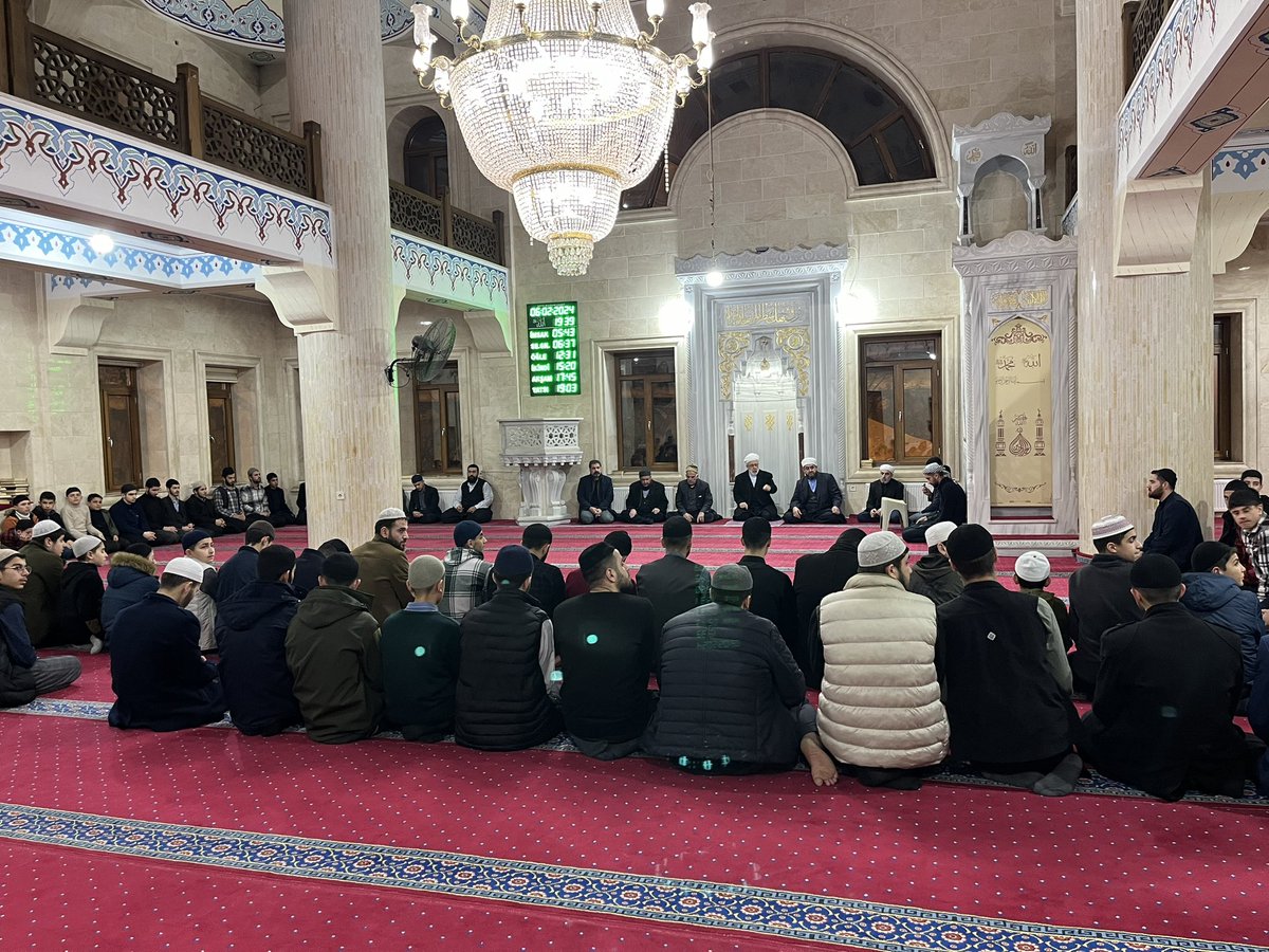 Miraç Kandili, ruhumuzun yüceliğe yükseldiği, kalplerimizin ilahi sevgiyle dolduğu bir gecedir. Bu mübarek gecede dualarınızın kabul olması dileğiyle