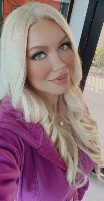 I&rsquo;m getting my first haircut since COVID (2020) next week, what do you think I should do? Pics plz! https://t