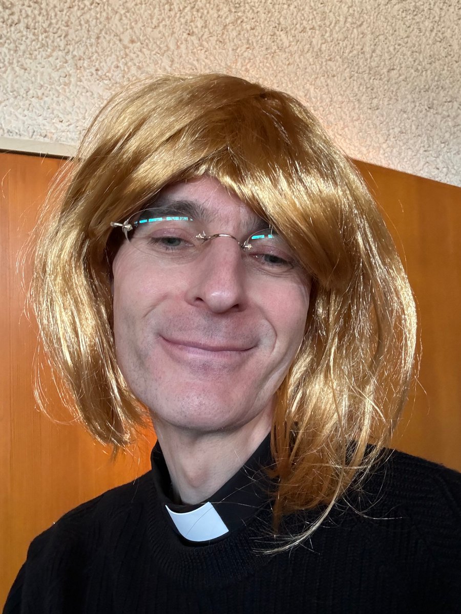 WolfgangFRothe's tweet image. Wer würde sich jetzt noch zu behaupten trauen, es gäbe keine römisch-katholischen Priesterinnen?

#Kirche #katholisch #Priester #Priesterin
