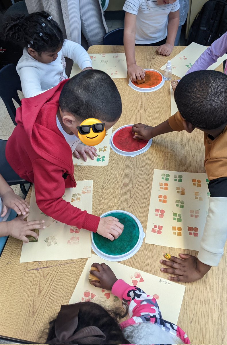🎨✨ Exciting art lesson alert! Dallas ISD PreK Partnership teachers Ms. Renteria &amp; Ms. Bowie are guiding David's Place Head Start PreK students in exploring patterns with African textiles! 🌍🖌️ #ArtEducation #CulturalLearning #DallasISDPreK