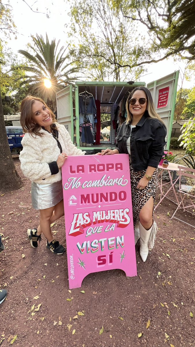 Tabatajalilreal's tweet image. “Moda circulante“  camioncito que recibe tu ropa para venderla y que se reutilice, las prendas están en perfectas condiciones y puedes encontrar ropa a un súper precio ✨🌎🤗🙏  

La idea es ser más amigables con el planeta y aprovechar lo ya existente ya que la moda es la…