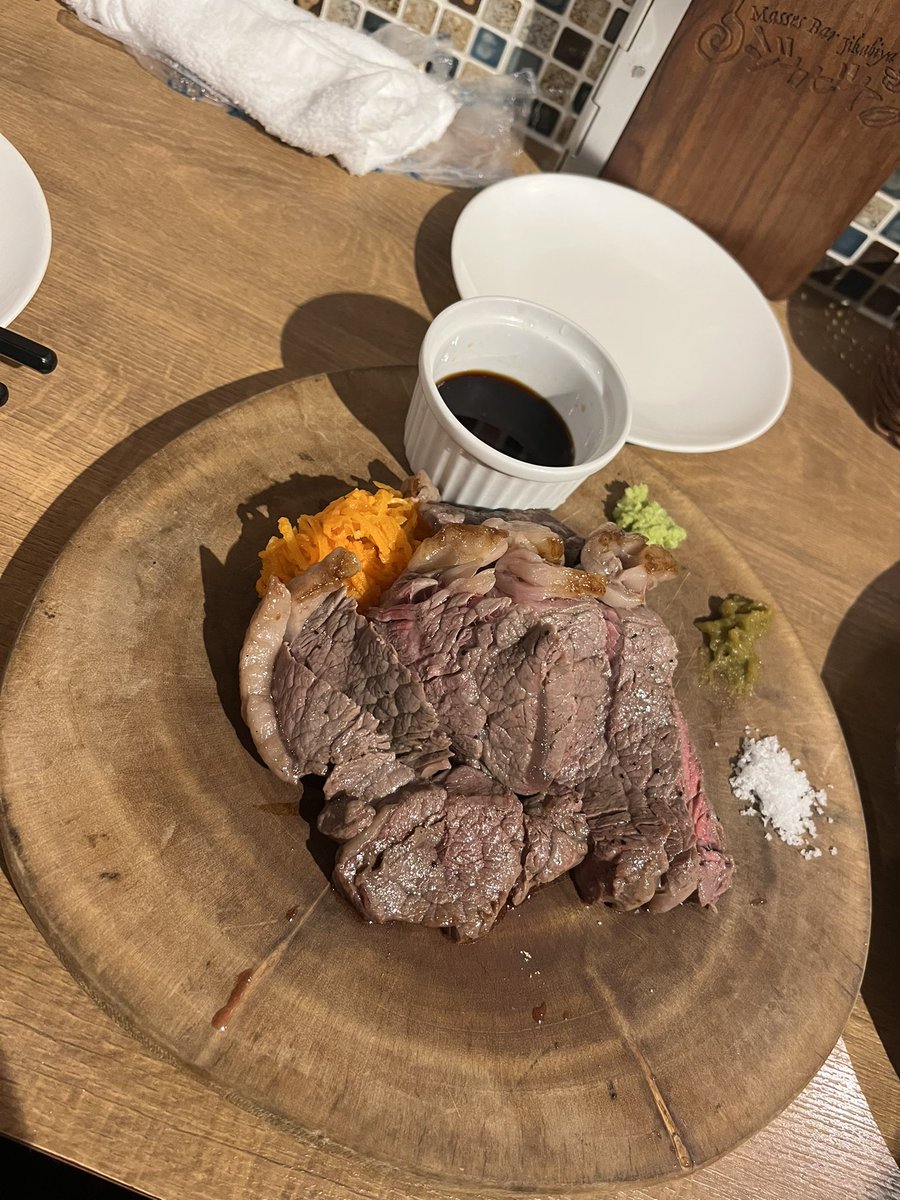 深夜の飯テロ(꒪⌓꒪)

お腹空いたなぁ…

お肉食べたい…
