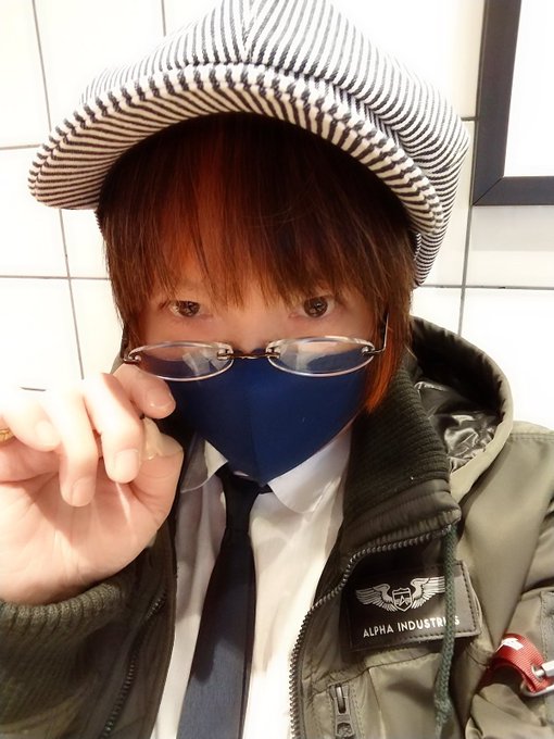 なんかさ、左眼大きいんだけど。今気付いた。なんか病気かなぁ。こわいんだけど💦。 