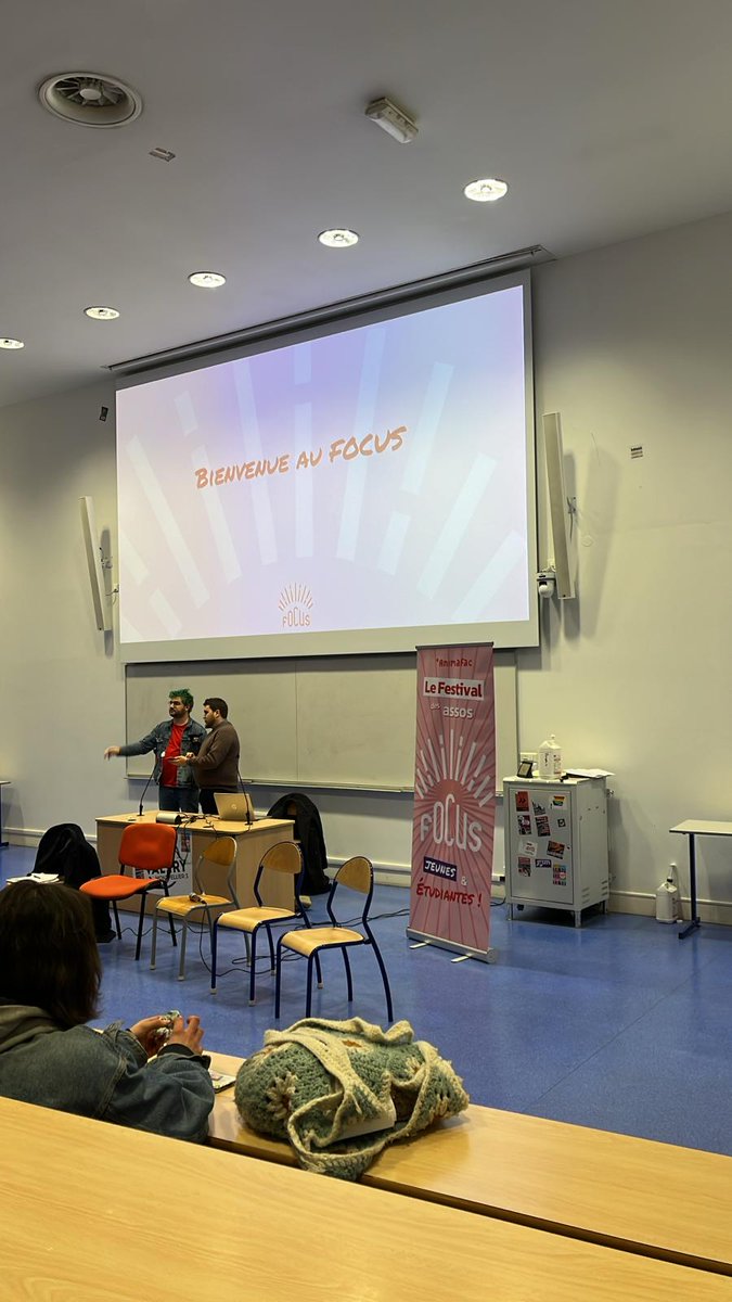EngaJeune's tweet photo. @EnzoBened nous a representé au FOCUS ; Salon organisé ce week-end par @animafac &amp; @animafac_mtp pour promouvoir l'engagement de la jeunesse au travers des associations etudiantes.
Un événement très enrichissant!
Un grand merci à eux!

#jeunesse #engagement #association https://t.co/9iS4Udo58U