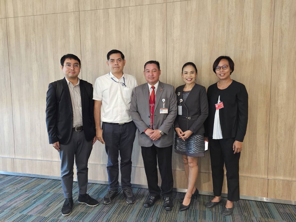 เสร็จไปอีกหนึ่งภารกิจ  ในนามประธานอนุกรรมาธิการผู้ลัยชาวพม่า  ภายใต้ กมธ.ความมั่งคงแก่งรัฐ กิจการชายแดน ยุทธศาสตร์ และการปฏิรูปประเทศ  ขอขอบคุณทุกคนทุกฝ่ายที่ร่วมกันงานจนสำเร็จ