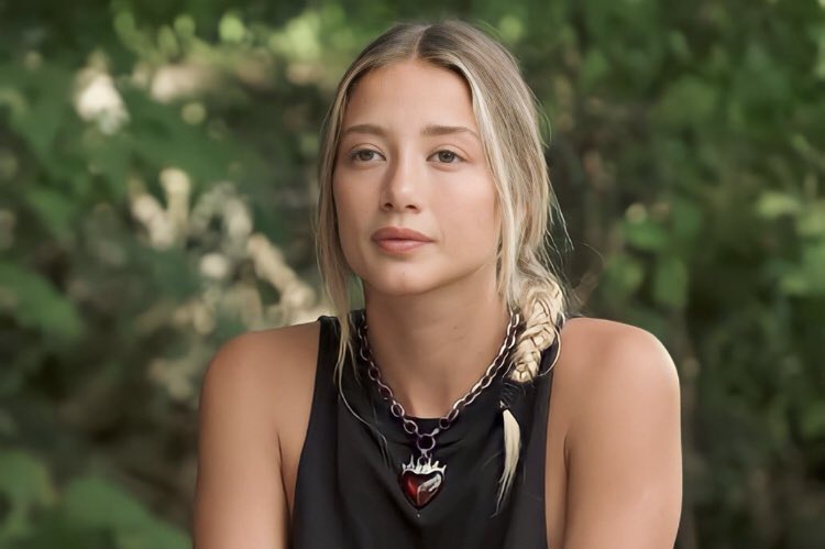Malesef o kadar hastayım ki bi haftadır sıkıntıdan izliyorum ama bu kızın güzelliği şaka mı üstünde bugün ki tavırları>  🥵❤  #Survivorallstar2024