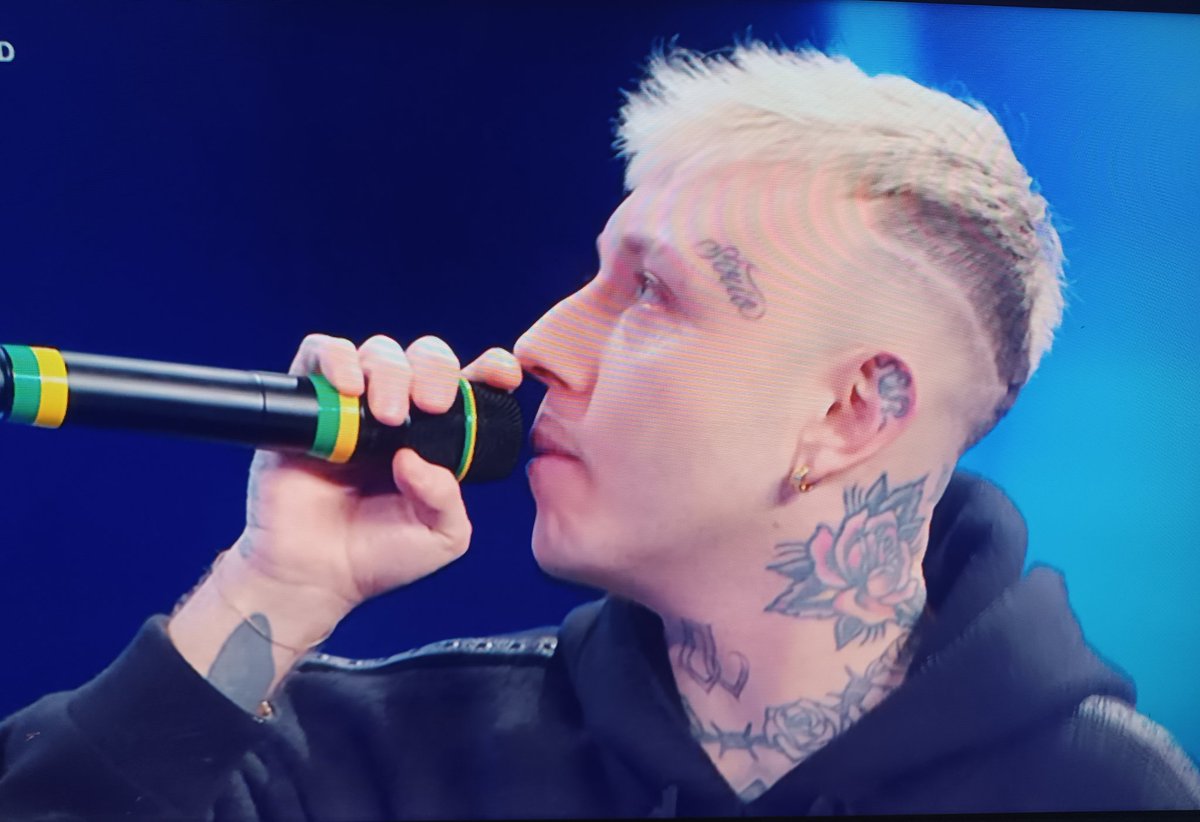 Ne ha fatta di strada il mio banco delle superiori 

#Sanremo24 #Sanremo2024