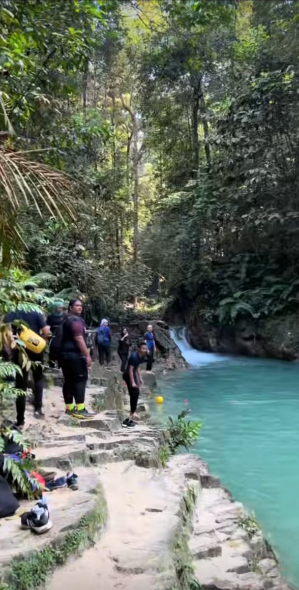 Tak selamat dah blue lagoon Kami 😭. Punya lah besar signboard "no entry" ada juga yang menceroboh. siapa yang menceroboh boleh kena denda 10K tau. Tolong lah kesian dekat kami yang nak buat kajian dekat sekitar situ.