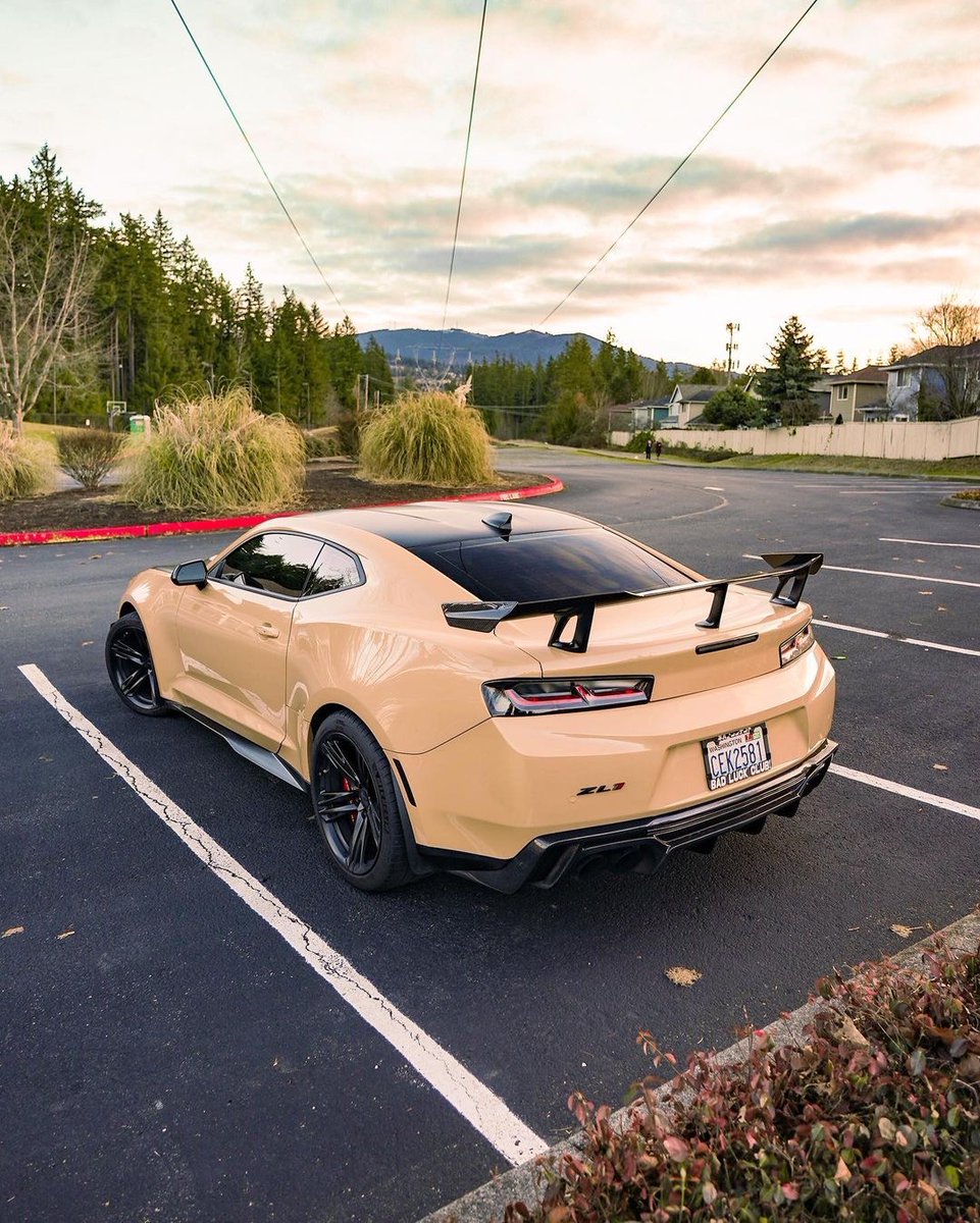 HennesseyPerf's tweet image. One of our favorite EXORCIST builds - the @jackultramotive sand bandit 🏁

#HennesseyPerformance #Chevrolet #ChevroletPerformance#Camaro #CamaroZL1 #ZL11LE #ZL1 #Savethemanuals#TheEXORCIST #EXORCISTcamaro #V8 #LT4 #GeneralMotors#Pennzoil