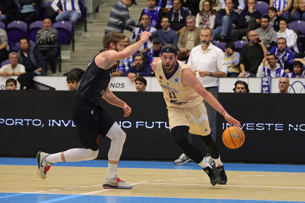 🏀 <a href="/fcporto/">FC Porto</a> 82-64 <a href="/BGGoettingen/">BG Göttingen</a>
🏆 <a href="/fibaeuropecup/">FIBA Europe Cup</a>
📍 Dragão Arena
⭐ <a href="/TannerOmlid/">Tanner Omlid</a> (29pts, 6res, 2ast, 7rb, 3dl)
📊 tinyurl.com/ybv6afmb

#SomosBasquetebol #FIBAEuropeCup