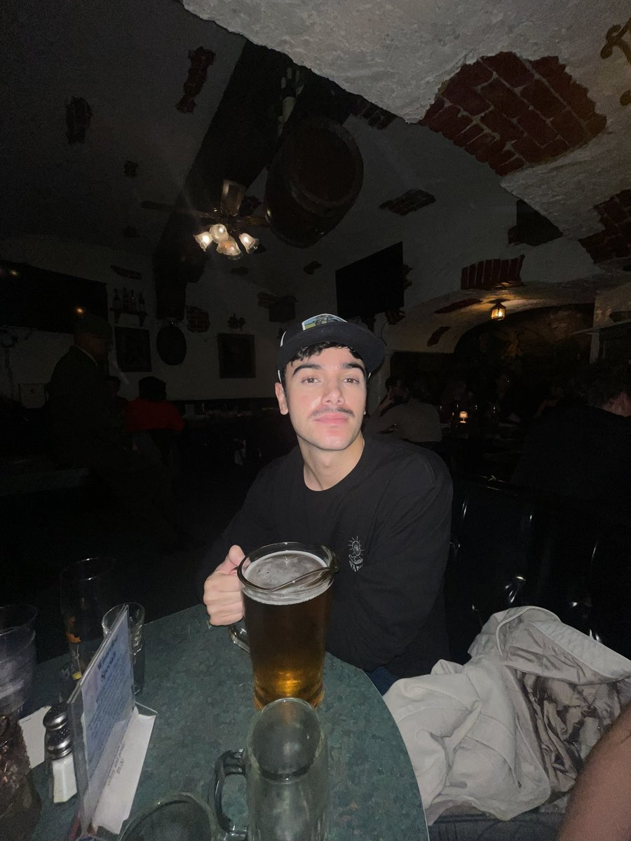 diegoasanchez9's tweet photo. 🍻 https://t.co/KjjJDcLlGS