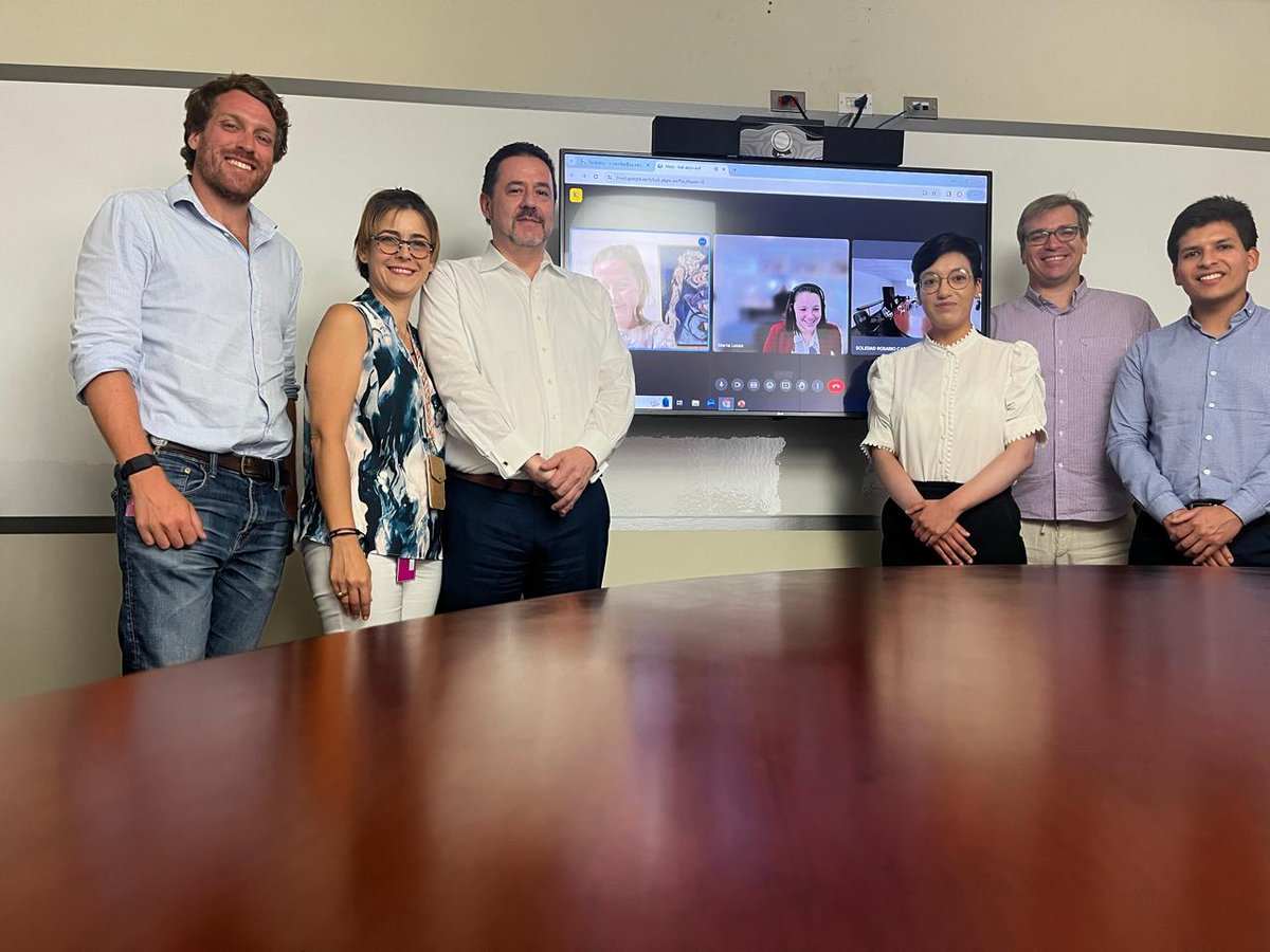 MigracionesUP's tweet photo. Hoy recibimos la visita de @felipemgomez8, jefe de la Unidad de Migración del @el_BID y de @Gbrauckmeyer, director de @equilibrium_cd, con quienes conversamos sobre la posibilidad de realizar proyectos conjuntos para beneficio de migrantes, gobiernos e investigadores de la región https://t.co/S7Dkl5kCaT
