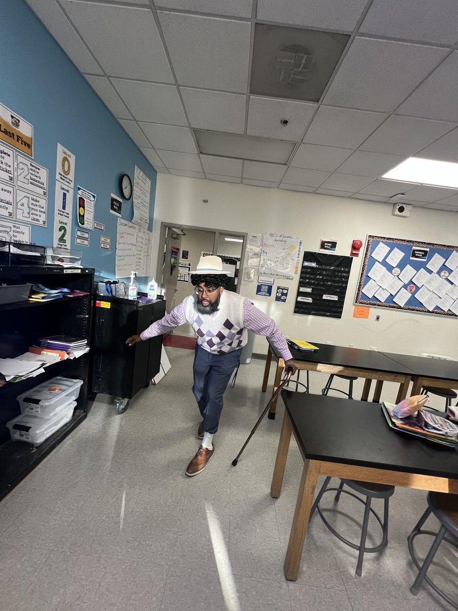ItsMrPalmer's tweet photo. Just a middle school educator having fun on my second day back to work after being on paternity leave. #100daysofschool #maleeducator https://t.co/J8xx2UvlUg