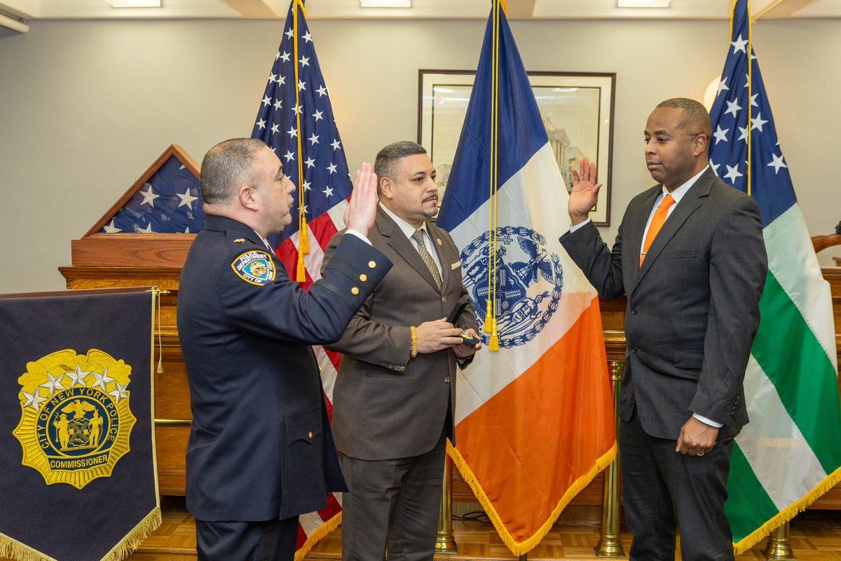 NYPDChiefOfDept's tweet image. My sincerest congratulations to newly promoted Deputy Commissioner Kaz Daughtry! Your unparalleled tenacity, visionary leadership &amp;amp; unwavering resolve have paved the path to this momentous achievement. 

Your dedication to our Department ensures we continue to #GetStuffDone!