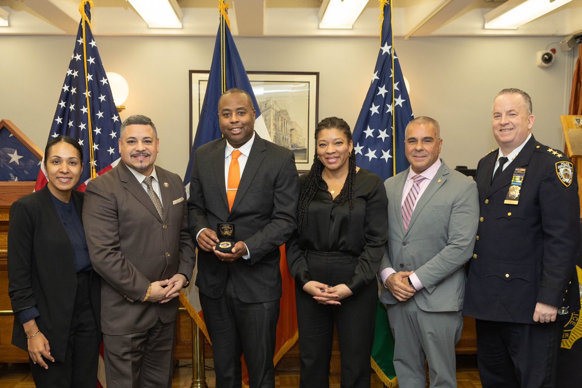 NYPDChiefOfDept's tweet image. My sincerest congratulations to newly promoted Deputy Commissioner Kaz Daughtry! Your unparalleled tenacity, visionary leadership &amp;amp; unwavering resolve have paved the path to this momentous achievement. 

Your dedication to our Department ensures we continue to #GetStuffDone!