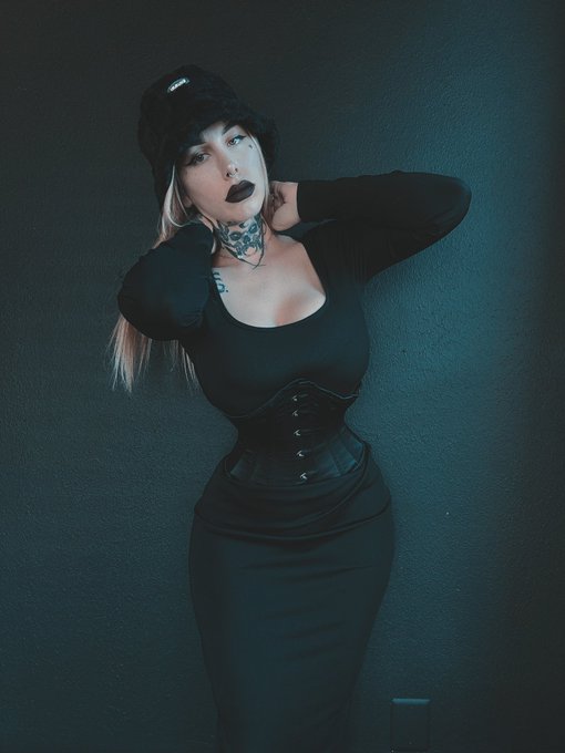 xoxo your goth mommy https://t.co/DeCyDQ8oP6<a href="/tag/mvsales"class="tags"><span>#mvsales</span></a>