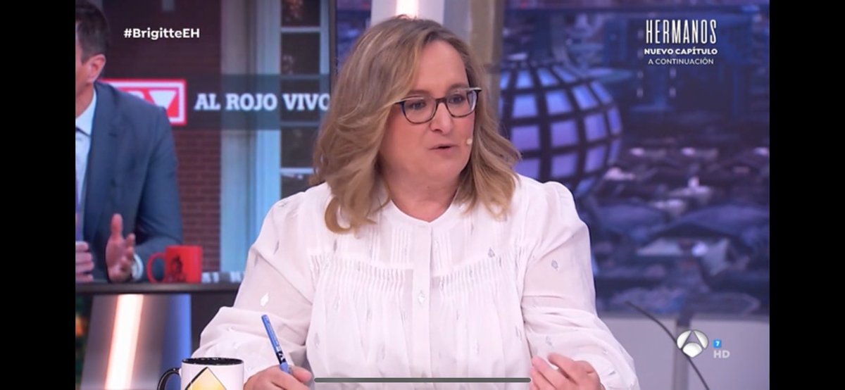 angelvarelapena's tweet photo. Chupito cada vez que Pablo Motos, Juan del Val, Rubén Amón, las hormigas, etc.. critican a Pedro Sánchez en “El Hormiguero”. Le hacen la campaña, el efecto es el contrario. No han aprendido nada del 23J, habrá #PerroSanxe para rato #BrigitteEH https://t.co/SZHhK0eM8j