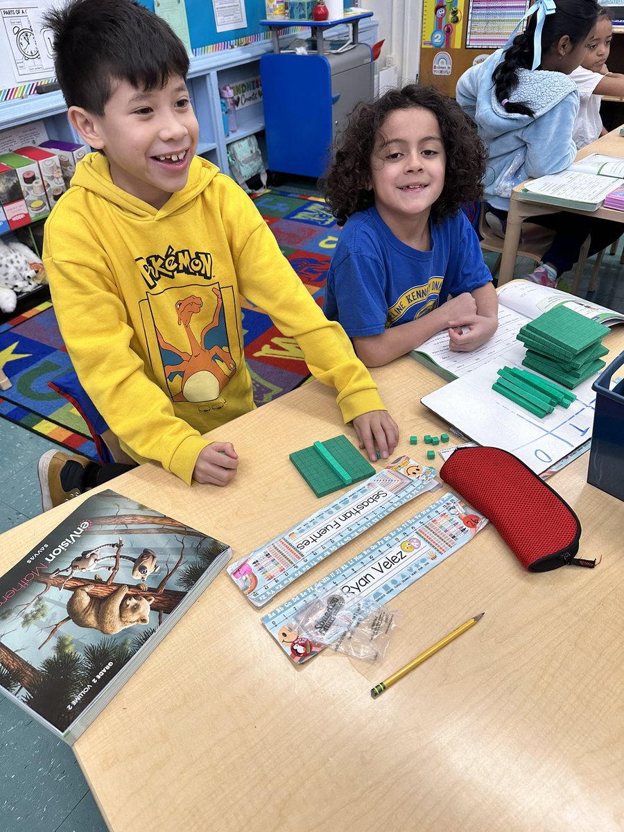 2ndWithMiller66's tweet photo. We loved using our math manipulatives to show hundreds, tens &amp; ones place value! Math is fun! 🤩 @PS66JKO #MathIsFun https://t.co/w5voyAOV55