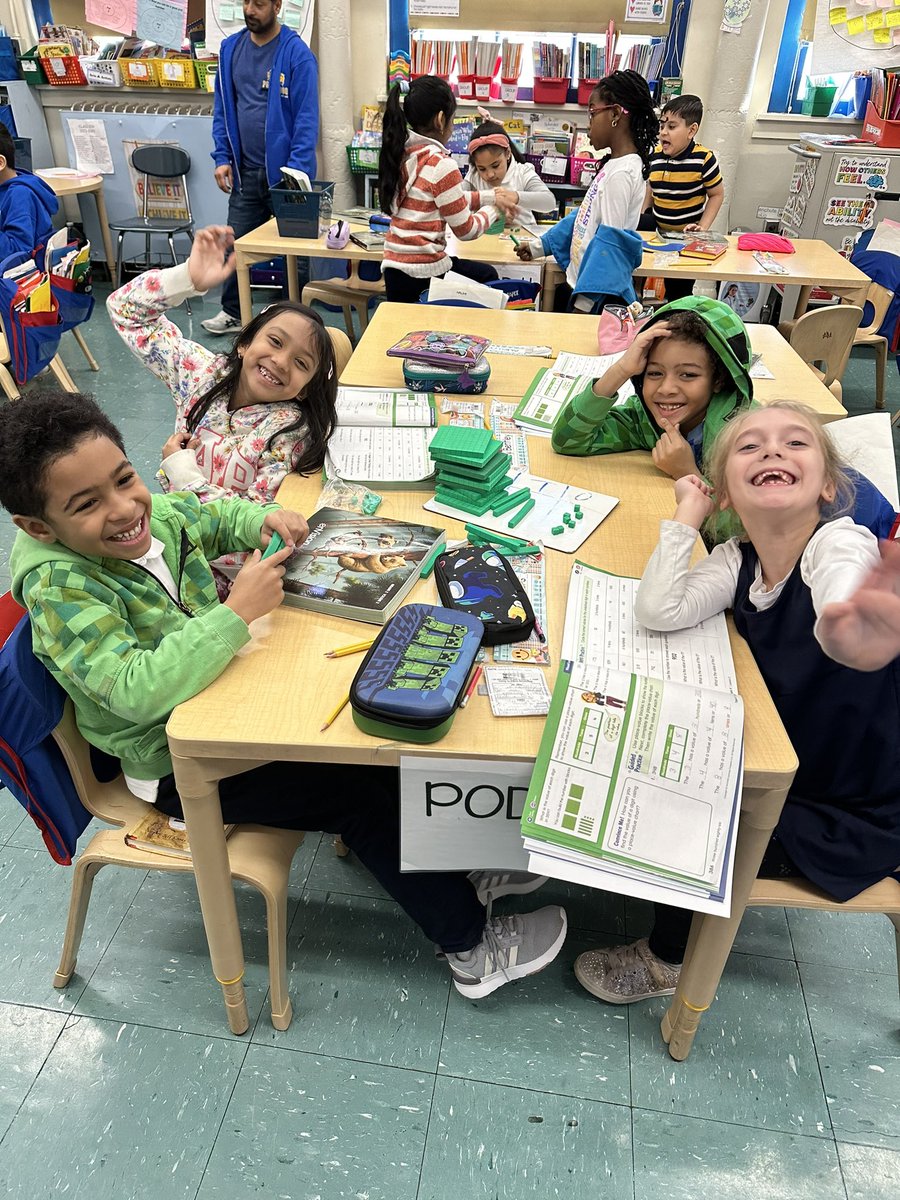 2ndWithMiller66's tweet photo. We loved using our math manipulatives to show hundreds, tens &amp; ones place value! Math is fun! 🤩 @PS66JKO #MathIsFun https://t.co/w5voyAOV55