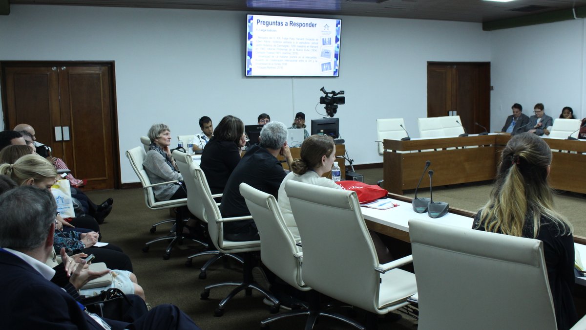CubaMES's tweet photo. Las relaciones académicas Cuba-EE.UU. tienen su espacio en el @CongresoUniv 
Se expusieron los impactos de las medidas de la anterior administración norteamericana y de la pandemia en el intercambio académico, así como la recuperación de los convenios bilaterales https://t.co/mj5JTXvJSq
