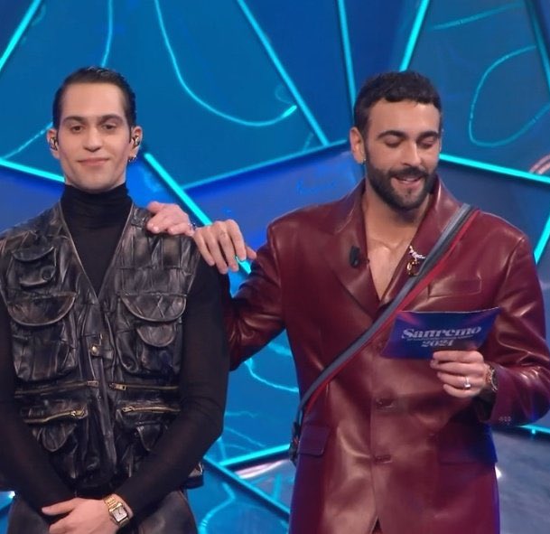 _MartinaHP's tweet photo. ✨CHE GIRI FANNO DUE VITEEEE✨

#SANREMO2024 #Sanremo24 https://t.co/QM35rqv4Kd