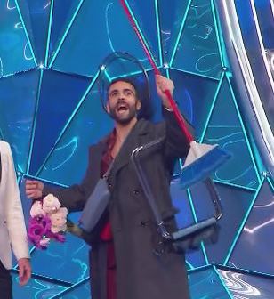 Rosaria_Pic's tweet photo. Mi chiedo se sia consapevole che esista TecheTecheTè...

Lo amo, soprattutto per questo suo non prendersi sul serio 🤣❤️
#Sanremo24 https://t.co/P19P4UimyP