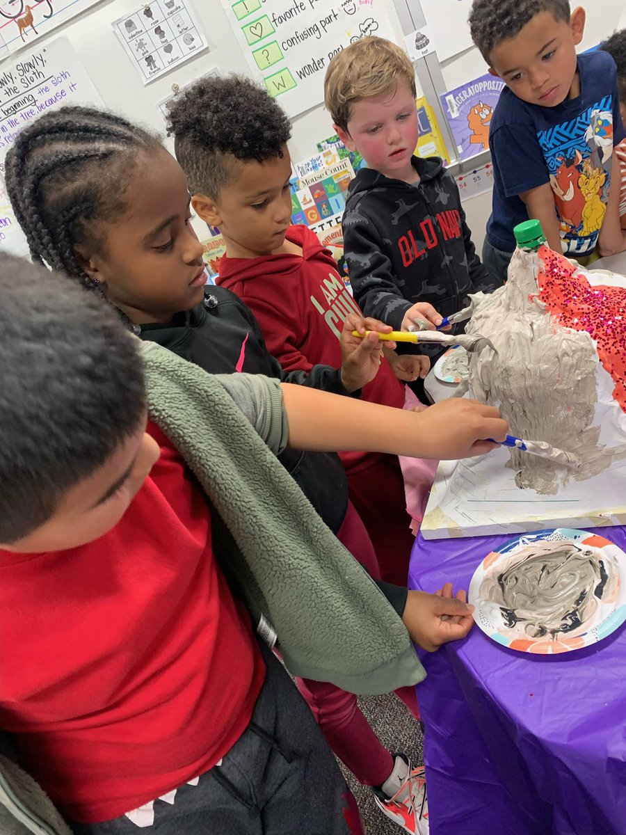 DLE_Lions's tweet image. Kindergarten students in Ms. Freeman’s class loved learning about landforms. #justgoodteaching #livelaughloveleonetti
