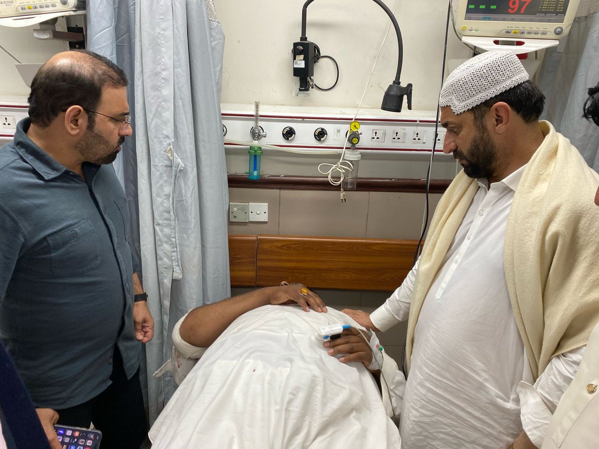AliAkbarPPPP's tweet photo. نارتھ ٹاون میں پاکستان پیپلز پارٹی کے جیالے پر نامعلوم افراد کی فائرنگ،شدید زخمی ٹرامہ سینٹر میں زیرِ علاج ۔ڈسٹرکٹ ویسٹ کے جنرل سیکرٹری PS-116 کے امیدوار علی احمد جان ہاسپٹل میں موجود
اللہ پاک صحت نصیب کرے آمین۔
#PS116 #NA244 #PPPDigital https://t.co/xZ5vVWMi7g