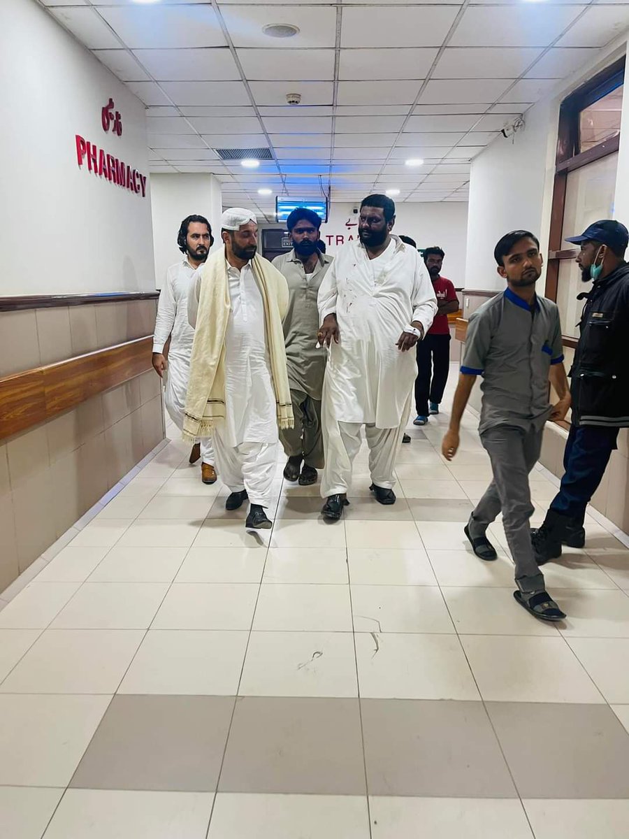 AliAkbarPPPP's tweet photo. نارتھ ٹاون میں پاکستان پیپلز پارٹی کے جیالے پر نامعلوم افراد کی فائرنگ،شدید زخمی ٹرامہ سینٹر میں زیرِ علاج ۔ڈسٹرکٹ ویسٹ کے جنرل سیکرٹری PS-116 کے امیدوار علی احمد جان ہاسپٹل میں موجود
اللہ پاک صحت نصیب کرے آمین۔
#PS116 #NA244 #PPPDigital https://t.co/xZ5vVWMi7g