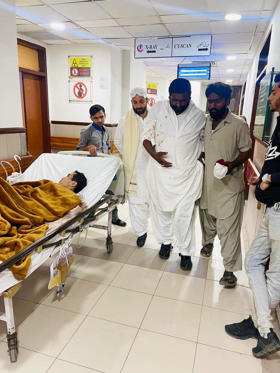 AliAkbarPPPP's tweet photo. نارتھ ٹاون میں پاکستان پیپلز پارٹی کے جیالے پر نامعلوم افراد کی فائرنگ،شدید زخمی ٹرامہ سینٹر میں زیرِ علاج ۔ڈسٹرکٹ ویسٹ کے جنرل سیکرٹری PS-116 کے امیدوار علی احمد جان ہاسپٹل میں موجود
اللہ پاک صحت نصیب کرے آمین۔
#PS116 #NA244 #PPPDigital https://t.co/xZ5vVWMi7g