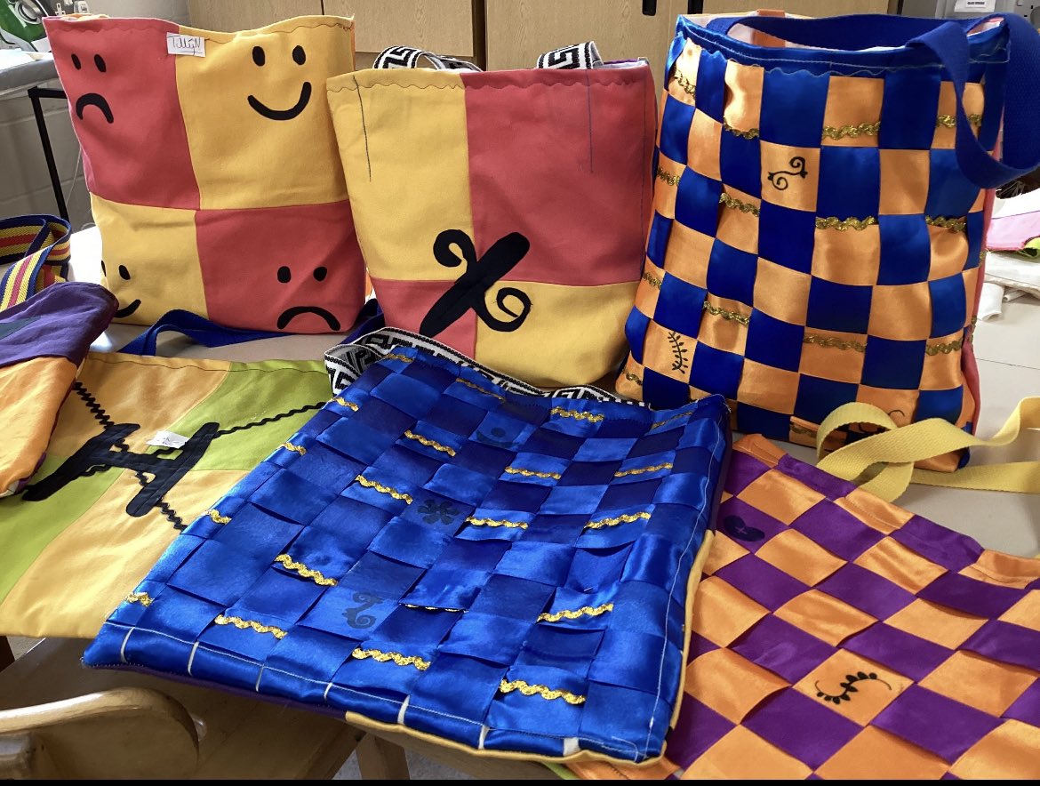 PipersArts's tweet image. More fabulous bags finished by the second Year 7 group today! #PipersYear7 #PipersSenior