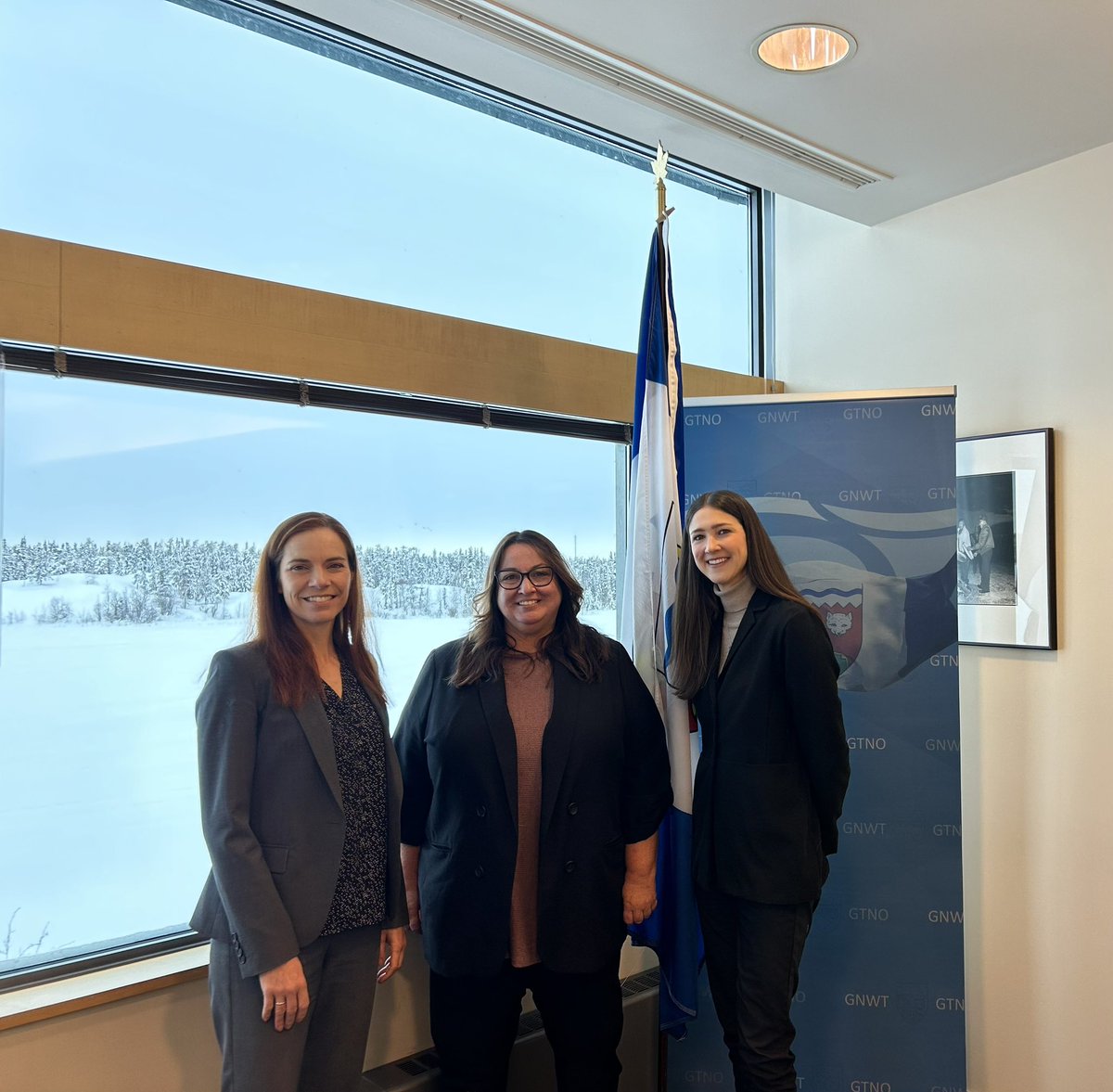 This morning, CFIB was pleased to meet with NWT Deputy Premier and Minister of Finance @CWawzonek at the legislative assembly in Yellowknife. We appreciated the opportunity to discuss the challenges small business owners are facing. Thanks for your time! #NWTPoli #GNWT