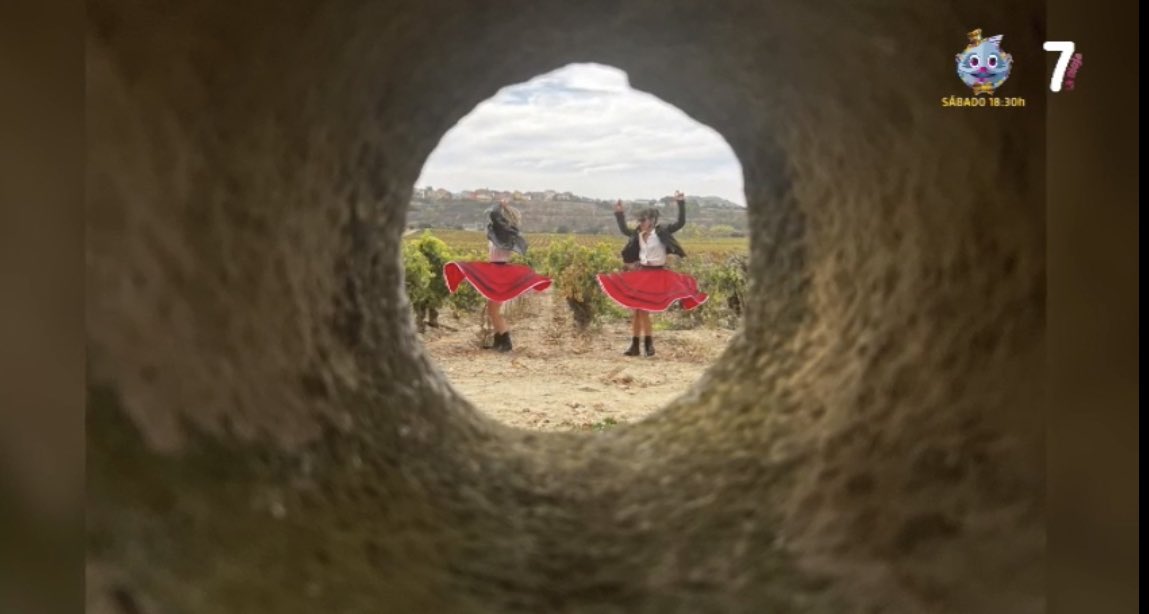 EsterRBazo's tweet photo. Faldoneta ❤️
Moda tradicional, sostenible, hecha en La Rioja por mujeres.
Gran trabajo de @montsecatalant en #HechoenLaRioja 📺 https://t.co/aFMQaS0oIC