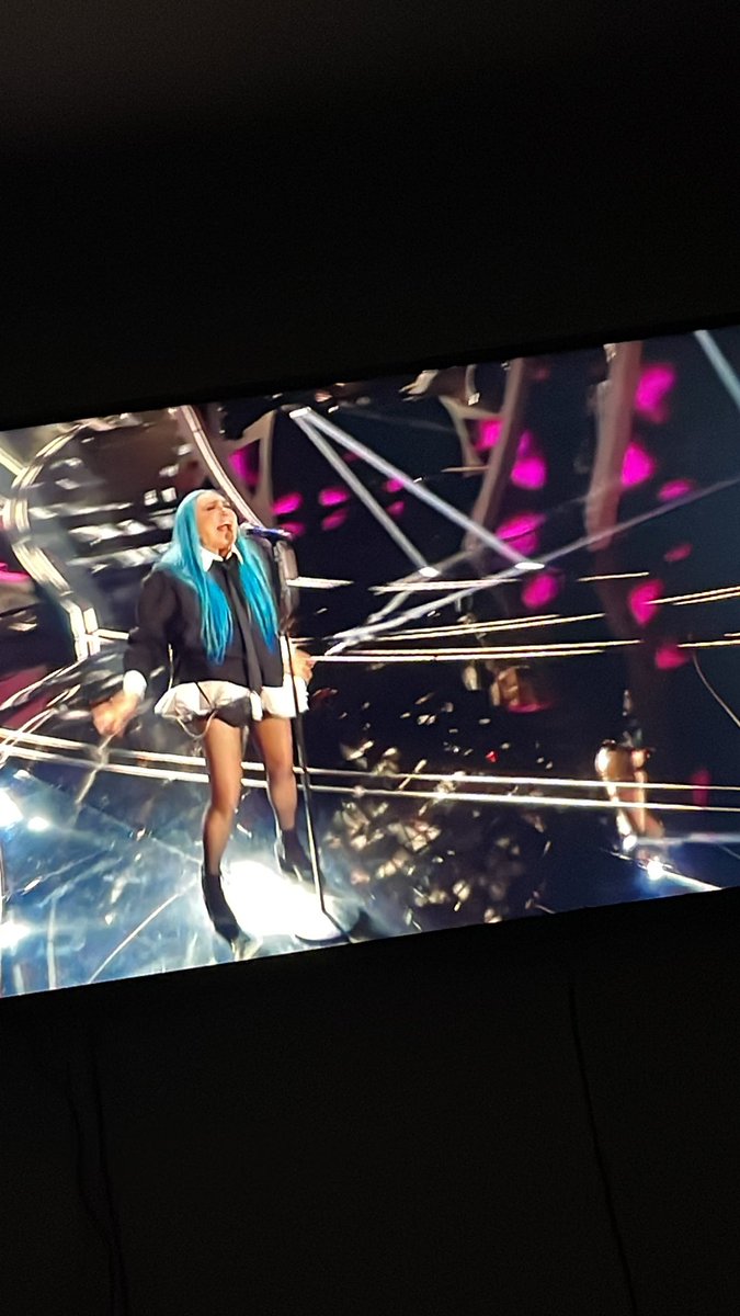 mark_Bg's tweet photo. Standing ovation @LoredanaBerte #SANREMO2024 https://t.co/CQGZpJSrbR