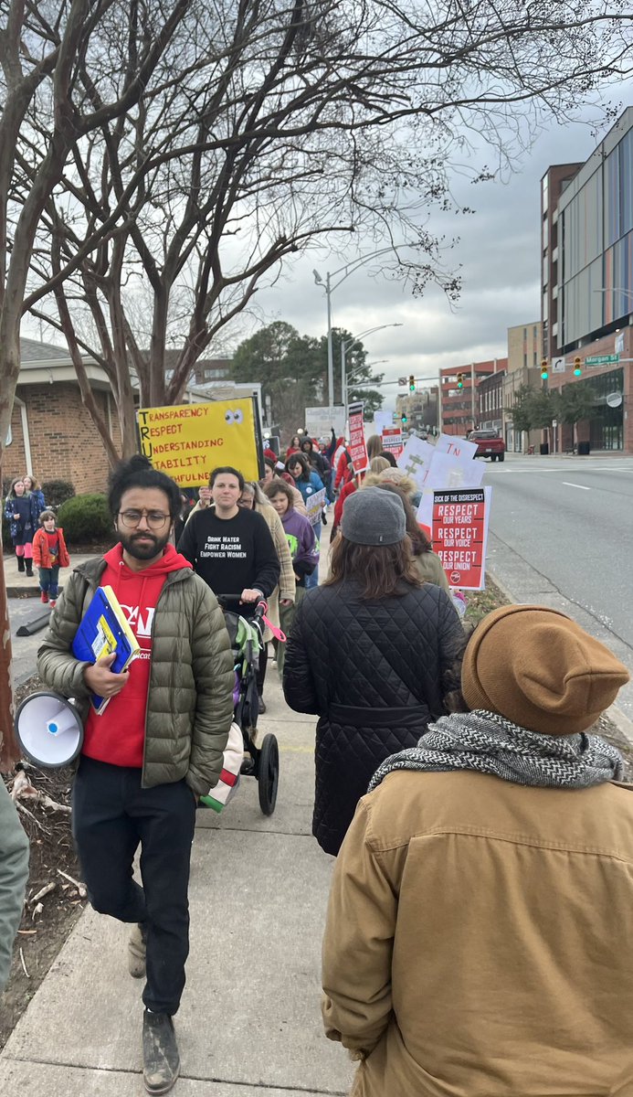 mattkopac's tweet photo. In solidarity with #DPS classified staff in their demands for fair pay, transparency and respect. https://t.co/1Cf4T9CZpR