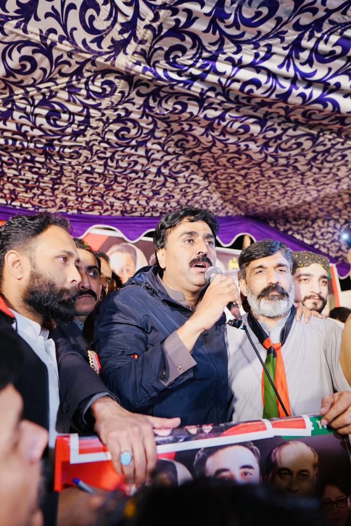 SherMJunejo's tweet photo. #حیدرآباد/ سابق صوبائی وزیر آبپاشی سندھ جام خان شورو خان ​​ڈیرہ پٹھان کالونی #PS64/#NA220 سٹی حیدرآباد میں کارنر میٹنگ میں پہنچ گئے۔
اس موقع پر پاکستان پیپلز پارٹی کے امیدوار برائے MNA NA-220 وسیم راجپوت اور امیدوار برائے MPA PS-64 مختیار احمد (عاجز دھامراہ) بھی موجود تھے https://t.co/5RgChLQn4y